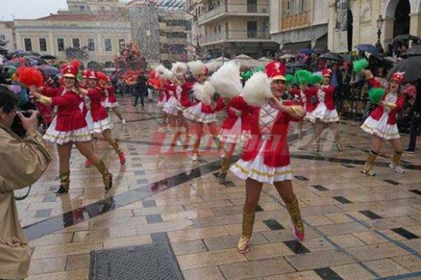 ΠΑΤΡΙΝΟ ΚΑΡΝΑΒΑΛΙ 2017: Υπό βροχή η Μεγάλη Παρέλαση - Άρχισε το ξεφάντωμα - ΔΕΙΤΕ LIVE 