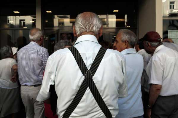 Με ευνοϊκές διατάξεις πλήρης σύνταξη από τα 55 για 32 κατηγορίες ασφαλισμένων