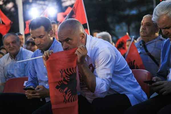 Υπό κλίμα τρομοκρατίας οι αλβανικές εκλογές: Άνετη επικράτηση του Ράμα
