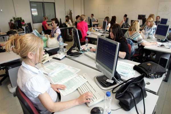 Δημόσιο: Μειώσεις στα επιδόματα – Ποιοι κινδυνεύουν να χάσουν 35 ως 150 ευρώ το μήνα από τον μισθό τους