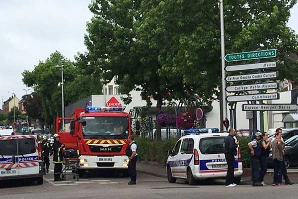 Ομηρία σε εκκλησία στη Γαλλία: Ένοπλοι έσφαξαν τον ιερέα της ενορίας