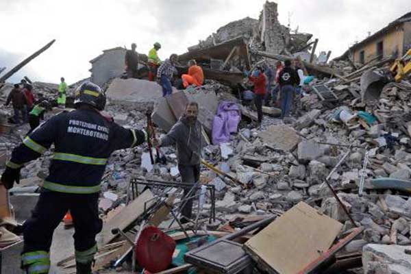 Εκατόμβες νεκρών στην Ιταλία: 268 τα θύματα, φόβοι ότι θα αυξηθούν 