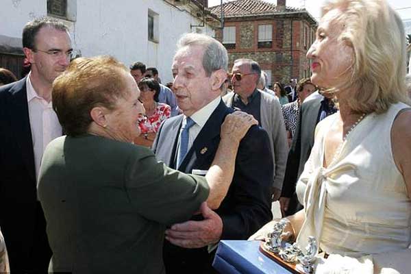 Ο ιδρυτής της μπύρας Corona έκανε εκατομμυριούχους τους 80 συγχωριανούς του -Aφησε στον καθένα 2,34 εκατ. ευρώ [εικόνες]