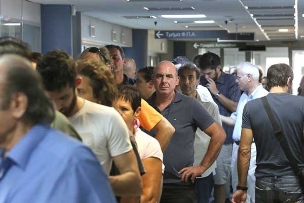 Στα 4 δισ. οι φορολογικές υποχρεώσεις μέχρι την Παρασκευή: Τέλη κυκλοφορίας, ΕΝΦΙΑ, φόρος εισοδήματος και ΦΠΑ