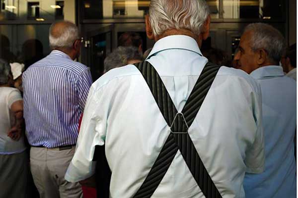 Έως και 350 ευρώ το «ψαλίδι» σε 900.000 κύριες συντάξεις