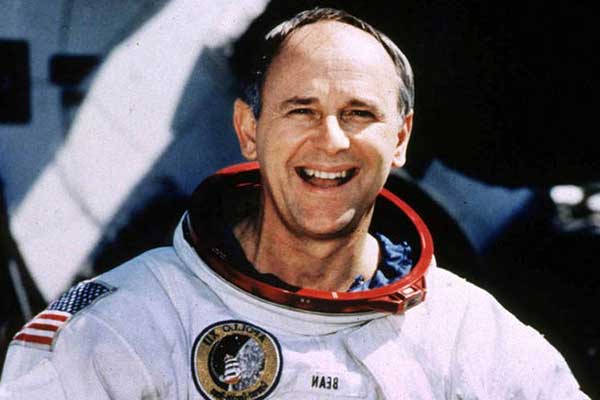 Πέθανε ο τέταρτος άνθρωπος που πάτησε το πόδι του στο φεγγάρι