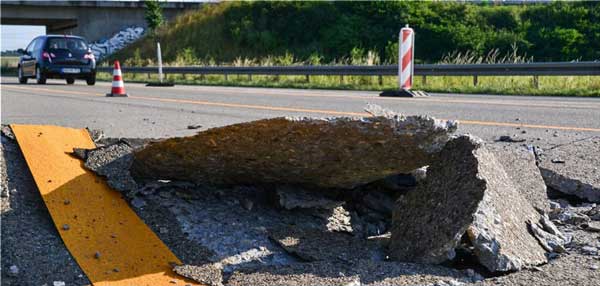 Hitzeschaeden-auf-Autobahnen-befuerchtet