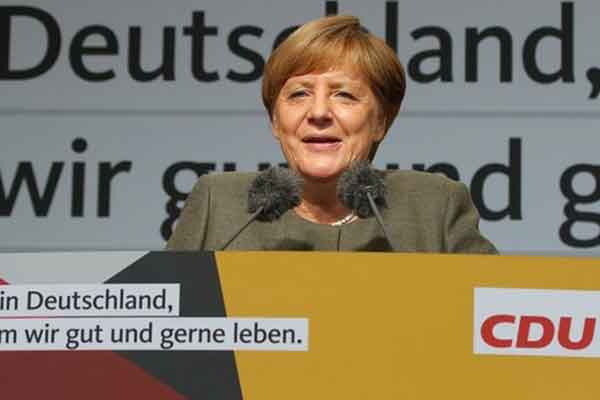 Μέρκελ: «Η Ελλάδα και η Ιταλία δεν μπορεί να σηκώσουν μόνες το βάρος της προσφυγικής κρίσης»