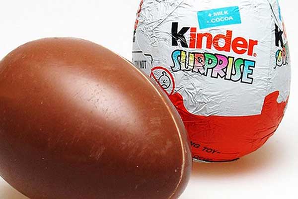 Εσείς ξέρετε γιατί η θήκη του παιχνιδιού μέσα στο αβγό-έκπληξη της Kinder είναι πάντα κίτρινη;