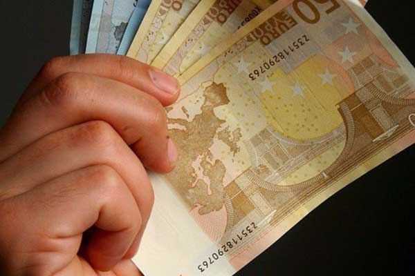 Στους τραπεζικούς λογαριασμούς το Κοινωνικό Εισόδημα Αλληλεγγύης