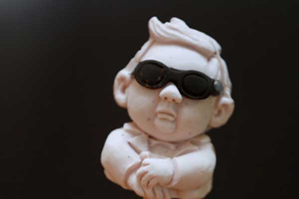 Οι Κινέζοι πουλάνε παγωτό ξυλάκι με τη μορφή του Κιμ Γιονγκ Ουν