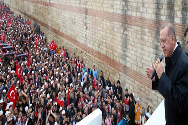 Νέα πρόκληση Ερντογάν: Οι Ελληνες έκαψαν τη Σμύρνη, καθώς υποχωρούσαν