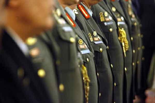 Συντάξεις: Ως 200 ευρώ μείωση σε Στρατιωτικούς, Αστυνομικούς, Λιμενικούς και Πυροσβέστες [Πίνακες]