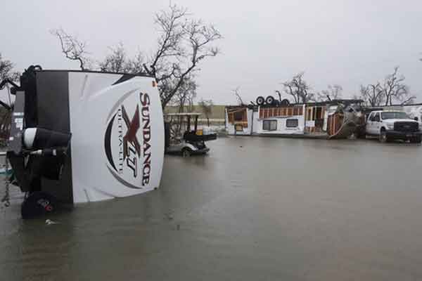 Τυφώνας «Χάρβεϊ»: 42 τρισ. λίτρα νερού έπνιξαν το Τέξας - Έρχονται περισσότερες βροχές!