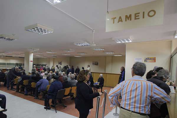 Ετοιμα να «εκραγούν» τα ασφαλιστικά Ταμεία - Υπέρβαση των προβλεπόμενων επιχορηγήσεων