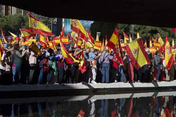 Μαδρίτη-Καταλονία: Από το δημοψήφισμα, στην απόλυτη ρήξη -Το χρονικό της κρίσης που απειλεί την Ισπανία