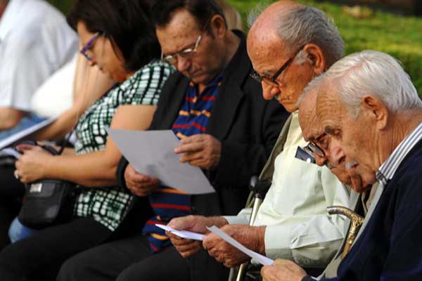 «Παράθυρα» εξόδου με πλήρη σύνταξη πριν τα 67 και μειωμένη πριν τα 62 - Ποιους αφορούν