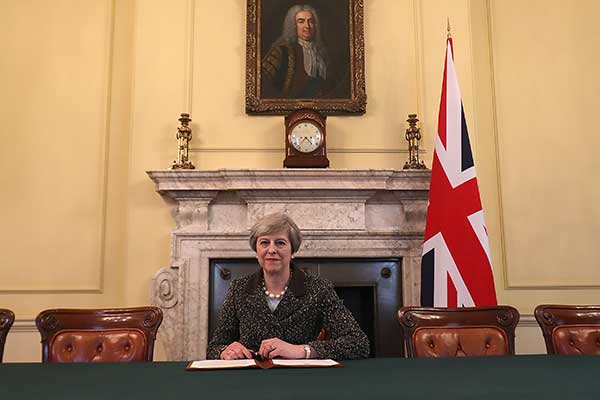 Ώρα Brexit σήμερα: Έκκληση για ενότητα από την Τερέζα Μέι