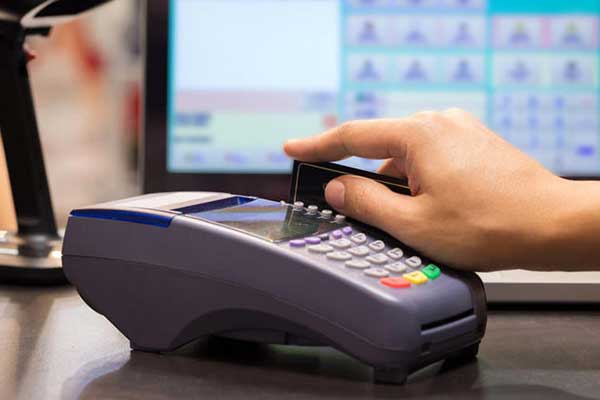 Τρεις μήνες διορία σε 96 επαγγέλματα για να εγκαταστήσουν POS