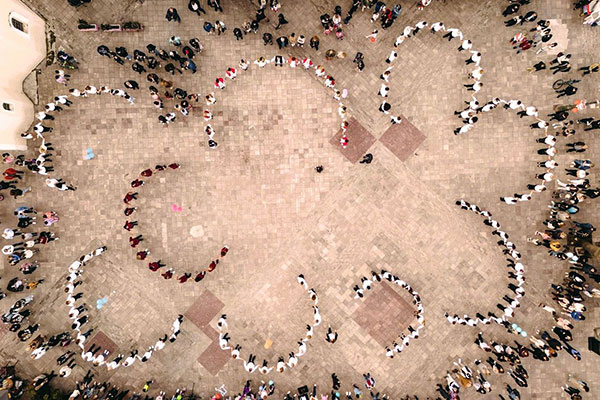 02 PAGKOSMIA HMERA XOROU