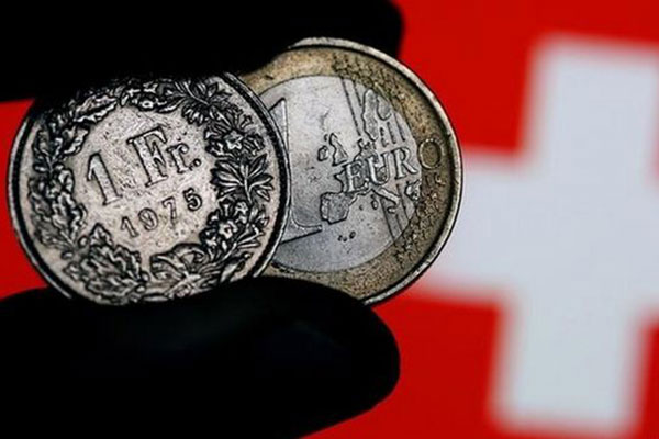 Απόφαση-σταθμός δικαιώνει 70.000 Έλληνες δανειολήπτες σε ελβετικό φράγκο