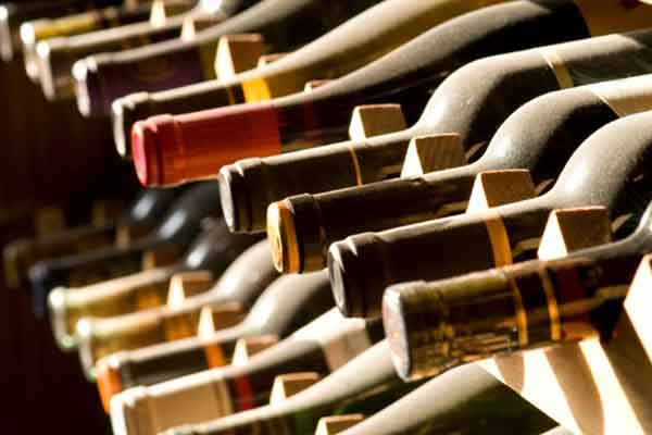 Β. Αποστόλου: Καταργείται εντός του έτους ο Ειδικός Φόρος Κατανάλωσης στο κρασί