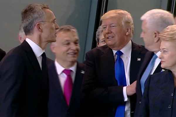 Ο Τραμπ συμπεριφέρθηκε σαν «ένας μεθυσμένος τουρίστας» στο ταξίδι του στην Ευρώπη 