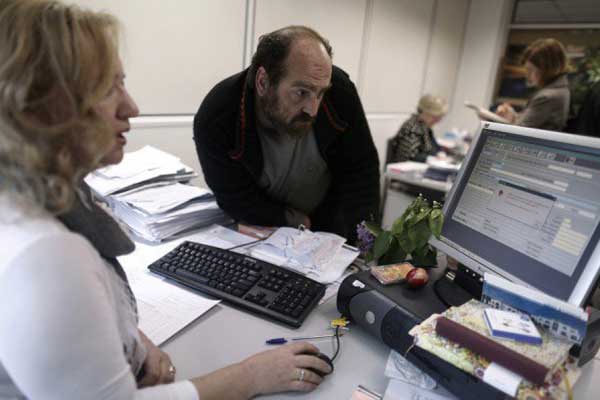 Εμπλοκή με το αφορολόγητο λόγω e-banking -Κίνδυνος για χιλιάδες μισθωτούς, συνταξιούχους και αγρότες