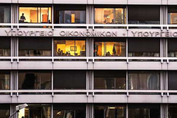 Οι 9 «νάρκες» στον Προϋπολογισμό του 2017 -Πώς ο σχεδιασμός μπορεί να γίνει... χαρτοπόλεμος