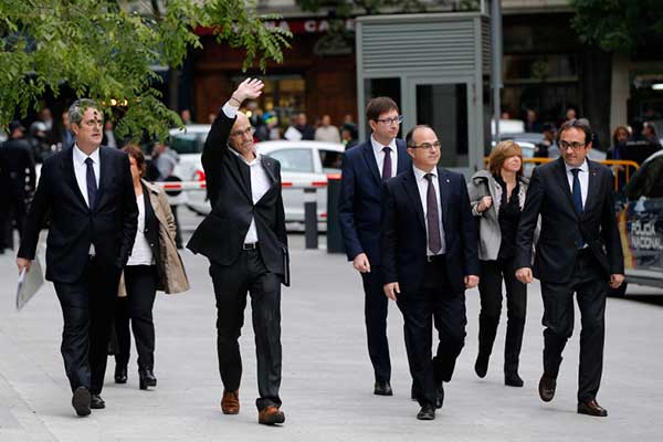 Θρίλερ με το ένταλμα σύλληψης κατά του Πουτζδεμόν -Στη φυλακή οκτώ πρώην υπουργοί της Καταλονίας