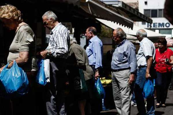 Βαρύ τσεκούρι -Ενα εκατ. συνταξιούχοι θα χάσουν έως 3 συντάξεις το χρόνο από το 2019