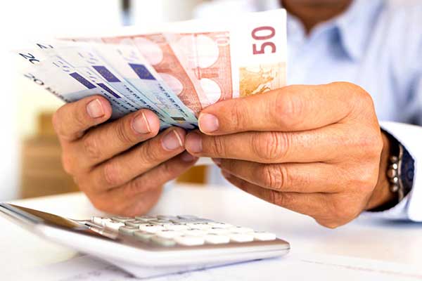 Από σήμερα τα «ραβασάκια» του ΕΦΚΑ σε 1,4 εκατ. ασφαλισμένους για τις εισφορές