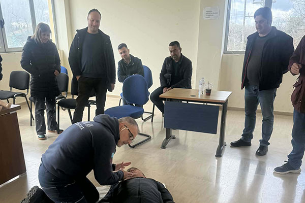 prwtes boitheies lala&panopoulo4