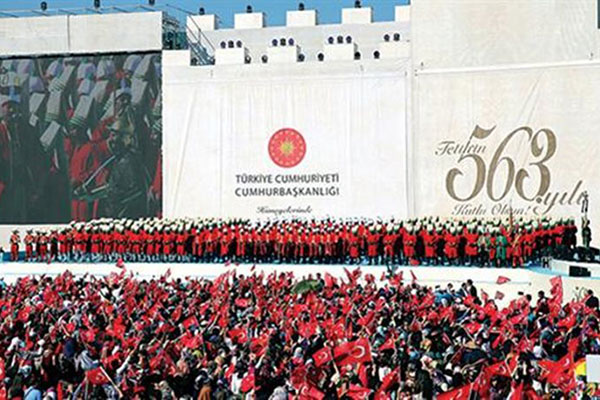 Ερντογάν: Ρεσιτάλ... κιτς και προκλήσεων στην 563η επέτειο από την Άλωση της Πόλης