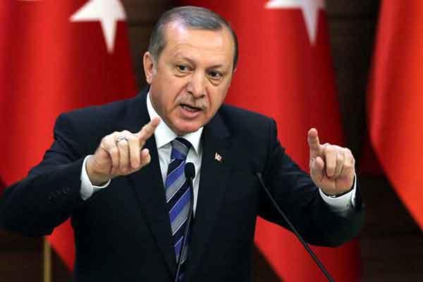 «Βρυχάται» πάλι ο Ερντογάν: Εκδώστε τους πολίτες μας, αλλιώς δεν θα σας δίνουμε κανέναν