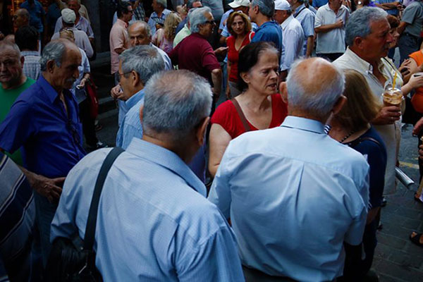 Στα όρια της απελπισίας 160.000 χαμηλοσυνταξιούχοι - Μέχρι και πέντε «συντάξεις» χάνουν ετησίως οι συνταξιούχοι
