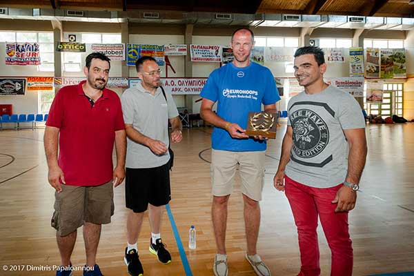 Ο Α.Ο. «ΟΛΥΜΠΙΟΝΙΚΗΣ» απένειμε τον "κότινο" της Ολυμπίας στον μπασκετμπολίστα Ραμούνας Σισκάουσκας 