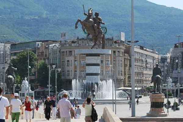 Τα Σκόπια καλούν τους Ελληνες επιχειρηματίες να επενδύσουν στη χώρα