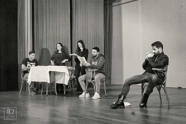 «Ψηλά από τη Γέφυρα» από την Ομάδα Θεάτρου ΠΡΟΣΚΗΝΙΟ - Πρεμιέρα στις 10 Φεβρουαρίου στο Δημοτικό Θέατρο ΑΠΟΛΛΩΝ