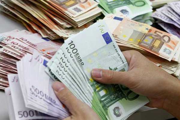 Σε φόρους πήγε το 85% των καταθέσεων των Ελλήνων το Νοέμβριο