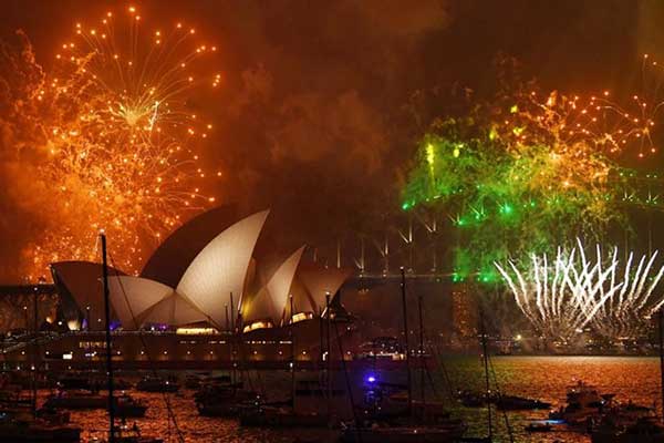 Βίντεο: Εντυπωσιακές εικόνες από τους εορτασμούς της Πρωτοχρονιάς σε όλον τον κόσμο