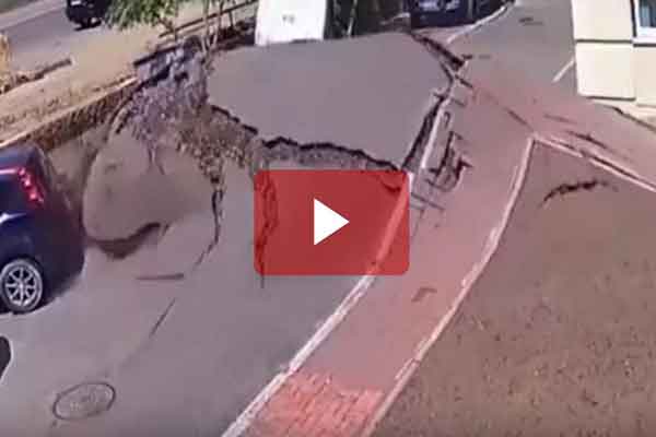 Βίντεο-σοκ: Έκρηξη νερού σηκώνει την άσφαλτο στον αέρα!