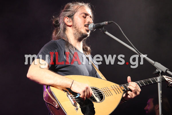 Διεθνές Φεστιβάλ Αρχαίας Ολυμπίας: Μοναδικός ο Γιάννης Χαρούλης στο κατάμεστο Θέατρο Φλόκα [PHOTOS]