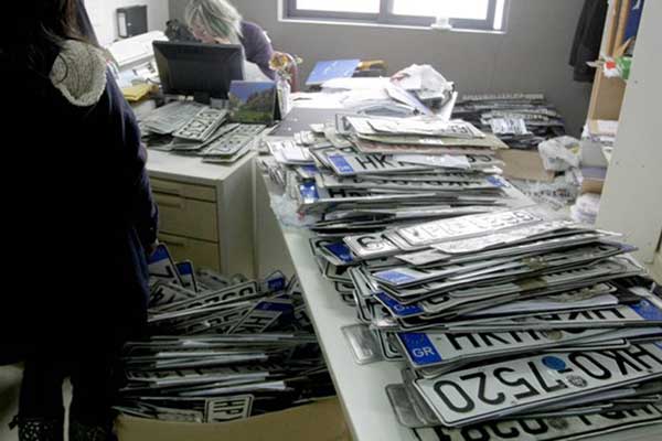 Πως και μέχρι πότε μπορείτε να καταθέσετε τις πινακίδες κυκλοφορίας ΙΧ στην εφορία 