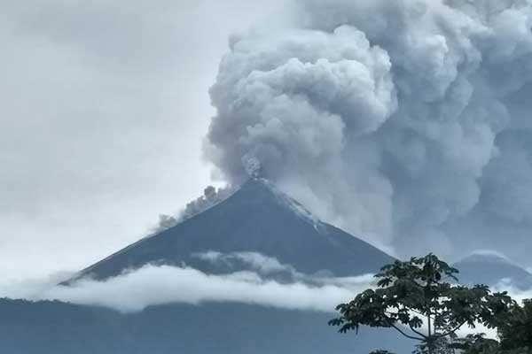 Γουατεμάλα: 25 νεκροί από έκρηξη ηφαιστείου - Συγκλονιστικά βίντεο
