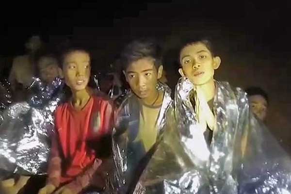 Ταϊλάνδη: «Είμαστε καλά» λένε σε νέο βίντεο τα εγκλωβισμένα παιδιά - Αγωνία για τον απεγκλωβισμό τους