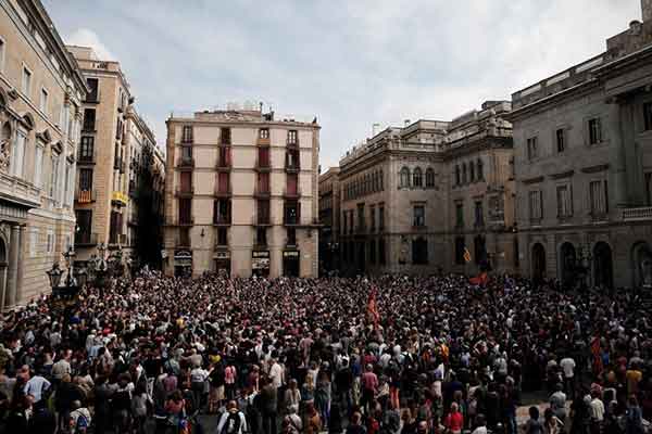 Ισπανία: Δικαστικό «μπλόκο» στην ανακήρυξη ανεξαρτησίας της Καταλονίας