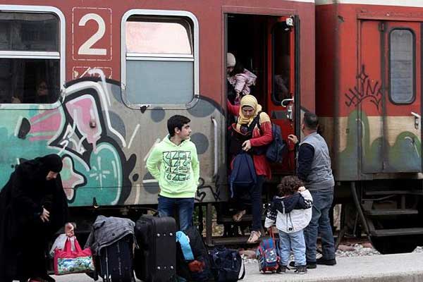 Daily Mail: Τραγική η κατάσταση στην Ελλάδα - Πρόσφυγες πληρώνουν για να επιστρέψουν στη Συρία