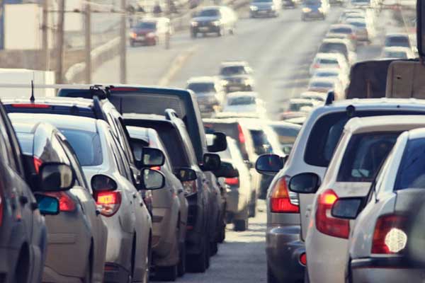 Κοινωνικό μέρισμα: Πώς χιλιάδες δικαιούχοι το χάνουν λόγω... αυτοκινήτου