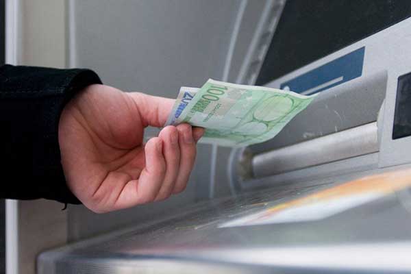 «Φτερά» έκαναν οι τραπεζικές καταθέσεις τους πρώτους μήνες του 2017